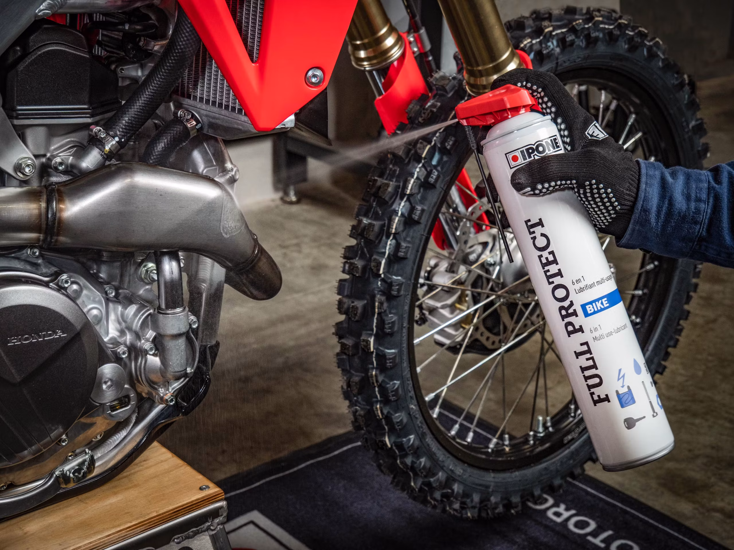 pourquoi choisir des produits ipone pour entretenir votre deux roues